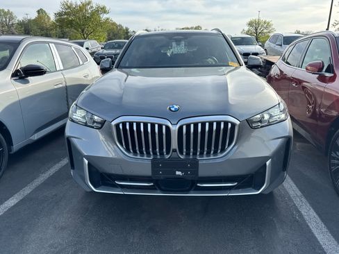 Used 2024 BMW X5 xDrive40i w/ Premium Package image 3