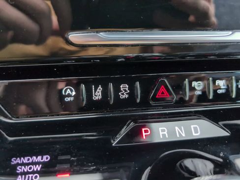 Used 2025 Jeep Wagoneer Series III w/ Premium Group I image 25