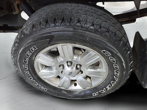 Used 2014 Ford F150 XLT w/ XLT Chrome Package image 22