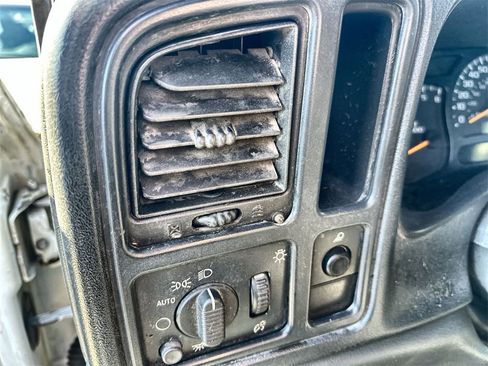 Used 2005 Chevrolet Silverado 2500 W/T image 11