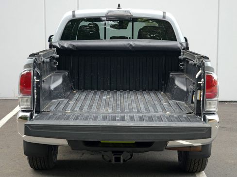 Used 2021 Toyota Tacoma TRD Off-Road AWD/4WD image 9