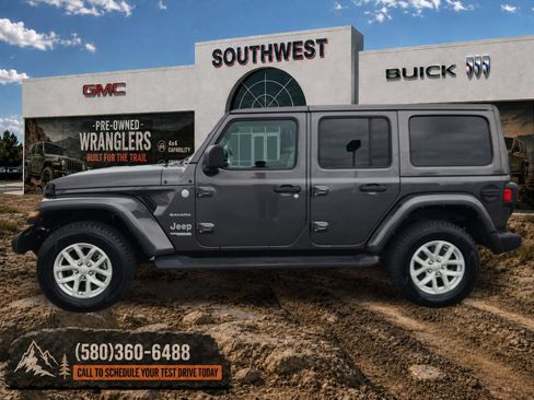 Used 2022 Jeep Wrangler Unlimited Sahara AWD/4WD image 3