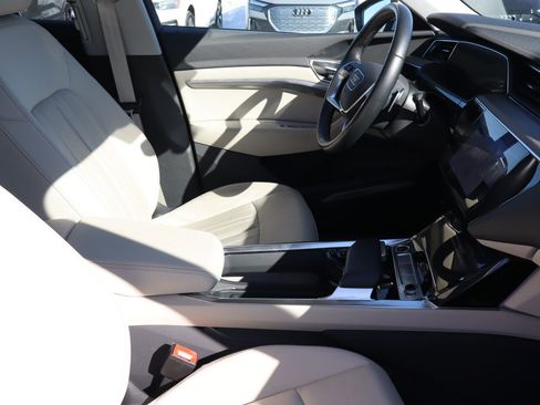 Used 2024 Audi Q8 e-tron Premium Plus w/ Premium Plus Package image 13