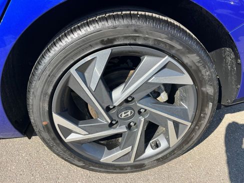 Used 2025 Hyundai Elantra SEL FWD image 31