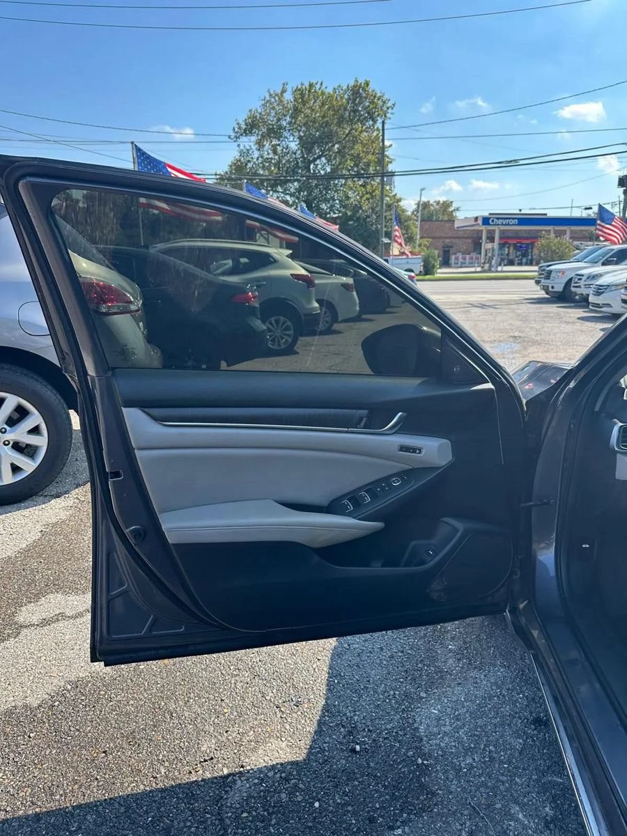 Used 2018 Honda Accord EX-L image 10