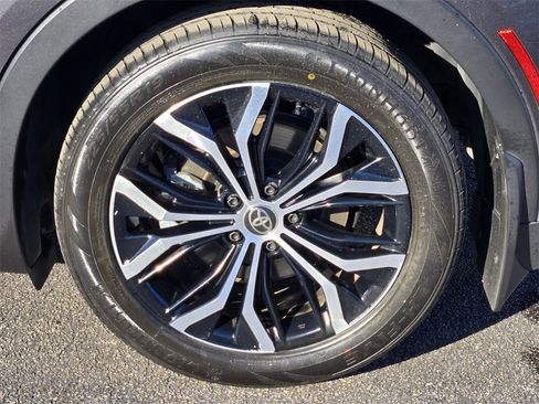 Used 2023 Toyota Crown Limited image 8