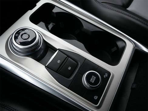 Certified 2022 Ford Explorer XLT w/ Equipment Group 202A image 22