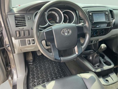 Used 2014 Toyota Tacoma 4x4 Regular Cab image 9