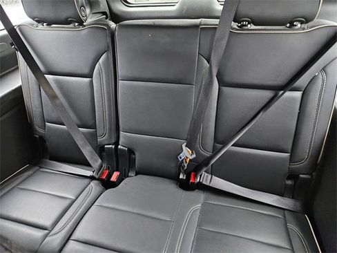 Used 2023 GMC Yukon XL SLT image 11