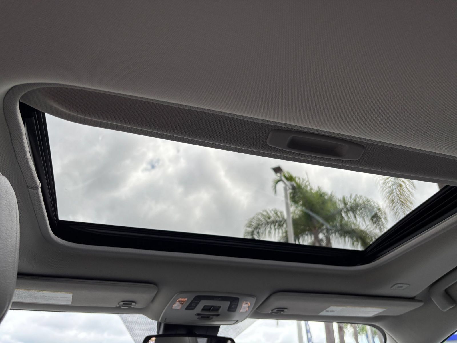 Used 2025 Toyota Sienna XLE FWD image 29