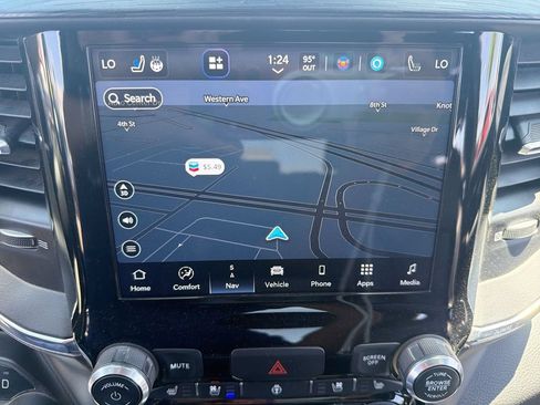 Used 2024 RAM 1500 Laramie AWD/4WD image 19