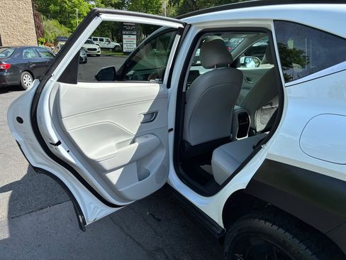 Used 2024 Hyundai Kona Limited AWD/4WD image 13