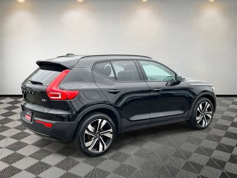 Used 2025 Volvo XC40 B5 Plus w/ Protection Package Premier image 3
