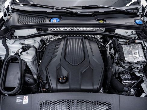 Certified 2025 Porsche Macan image 29