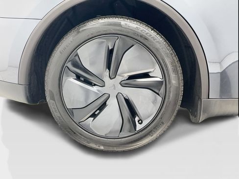 Used 2026 Tesla Model Y AWD image 11