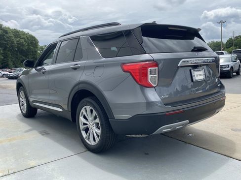 Used 2022 Ford Explorer XLT w/ Equipment Group 202A AWD/4WD image 10