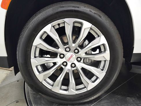 Used 2024 GMC Yukon Denali AWD/4WD image 13
