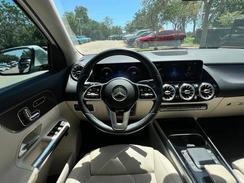 Used 2021 Mercedes-Benz GLA 250 w/ Premium Package image 11