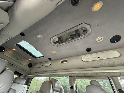 Used 2007 Chevrolet Express 2500 Extended w/ Preferred Equipment Group RWD image 18
