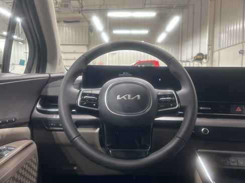 New 2026 Kia Carnival EX image 14