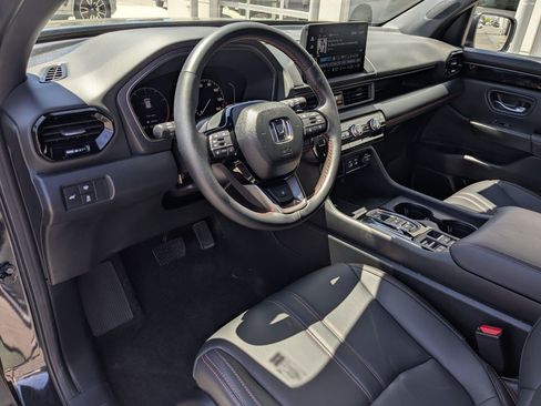 Certified 2025 Honda Pilot TrailSport image 16