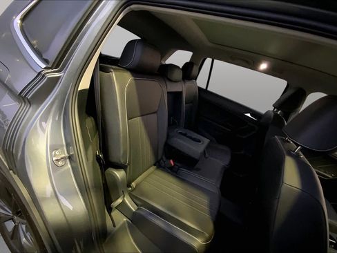 Used 2024 Volkswagen Tiguan SE FWD image 19