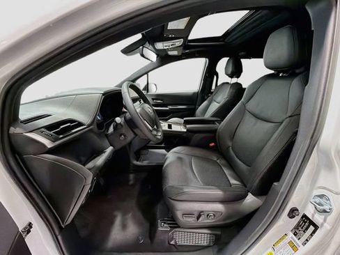 Certified 2026 Toyota Sienna Limited FWD image 17