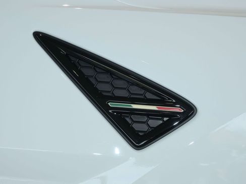 Used 2024 Lamborghini Urus Performante AWD/4WD image 19