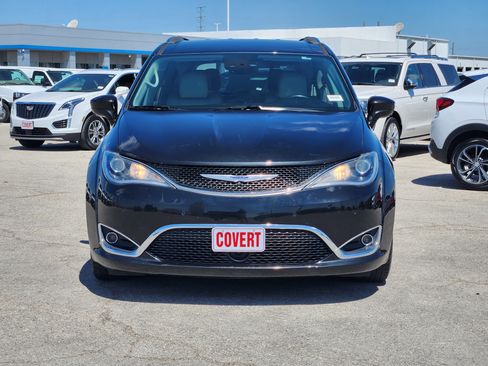 Used 2019 Chrysler Pacifica Touring-L w/ Advanced Safetytec Group FWD image 2