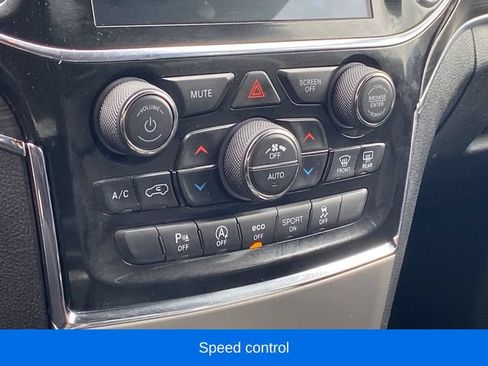 Used 2022 Jeep Grand Cherokee Limited w/ Technology Group AWD/4WD image 13
