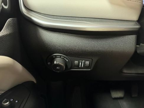 Used 2025 Jeep Compass Limited AWD/4WD image 21