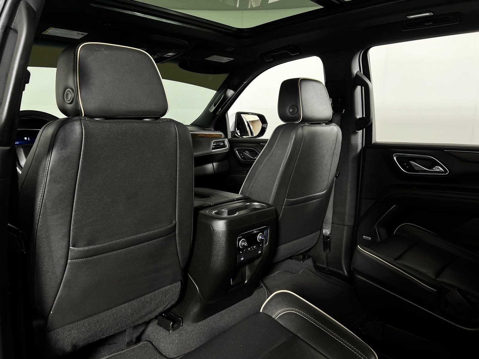 Used 2023 Chevrolet Tahoe Premier AWD/4WD image 26
