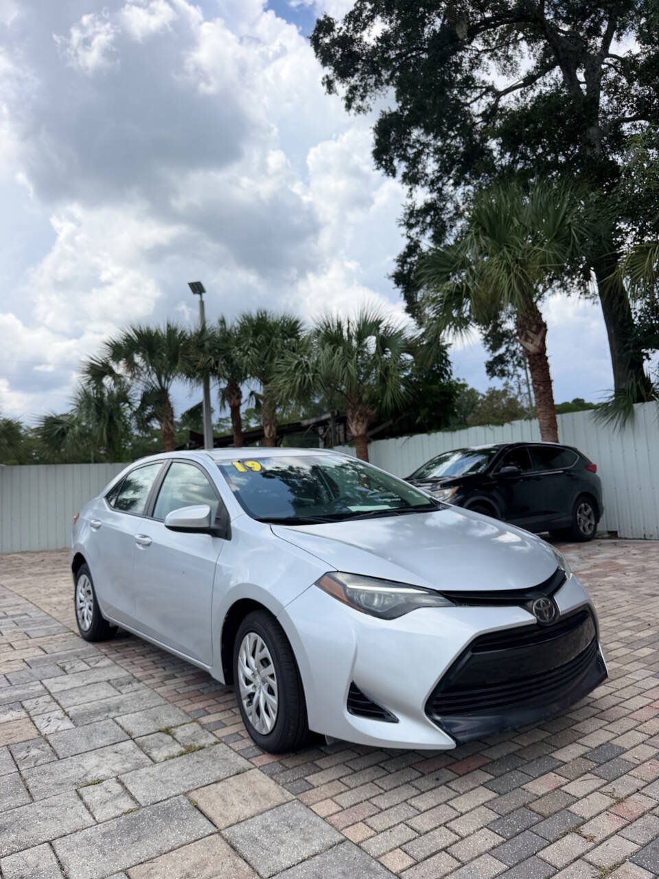Used 2019 Toyota Corolla LE FWD image 4