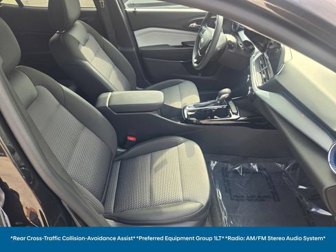 Used 2025 Chevrolet Trax LT FWD image 8