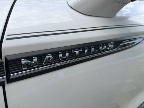 Used 2019 Lincoln Nautilus Reserve AWD/4WD image 9