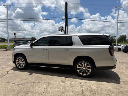 Used 2021 Chevrolet Suburban Premier AWD/4WD image 8
