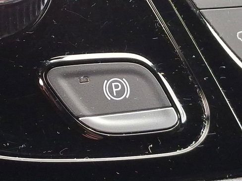 Used 2025 Chrysler Pacifica Limited image 26