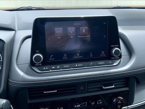 Used 2025 Nissan Rogue SV FWD image 22