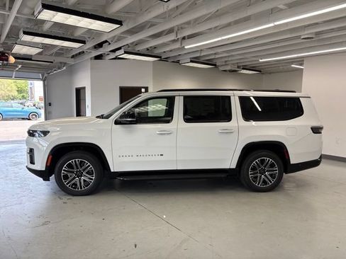 New 2026 Jeep Grand Wagoneer L 4WD w/ Premium Group I image 4