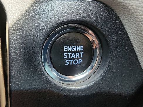 Used 2021 Toyota RAV4 XLE FWD image 20