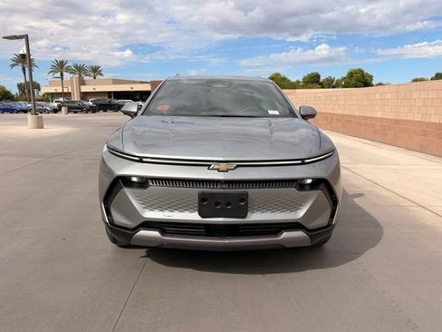 Used 2024 Chevrolet Equinox EV LT FWD image 3