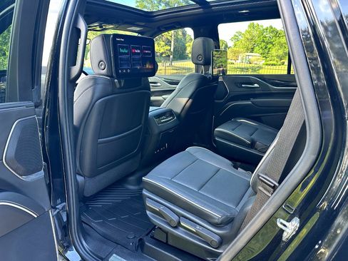 Used 2023 Cadillac Escalade Sport AWD/4WD image 18