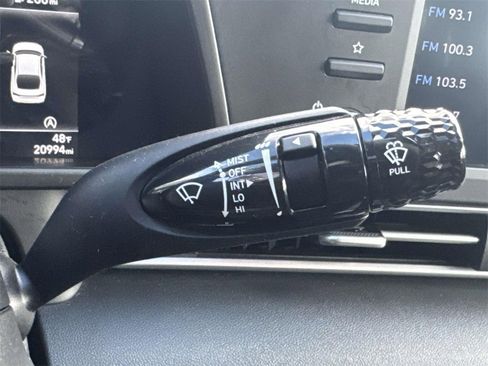 Certified 2021 Hyundai Elantra SE image 23