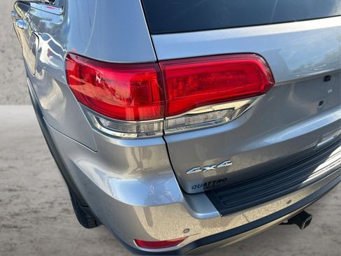 Used 2018 Jeep Grand Cherokee Laredo AWD/4WD image 21