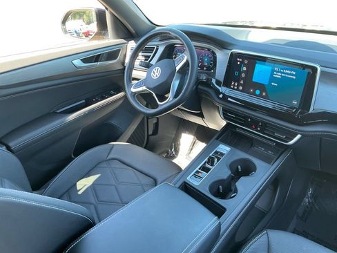 Used 2025 Volkswagen Atlas Cross Sport SE AWD/4WD image 22