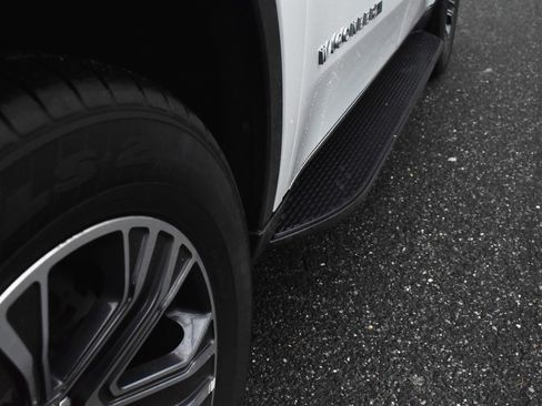 Used 2024 Jeep Wagoneer Series II w/ Flexible Seating Group image 15