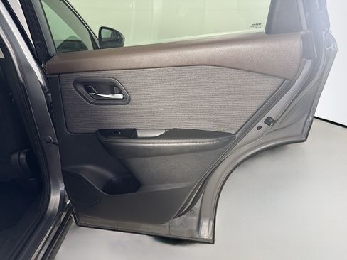 Used 2022 Nissan Rogue SV AWD/4WD image 28