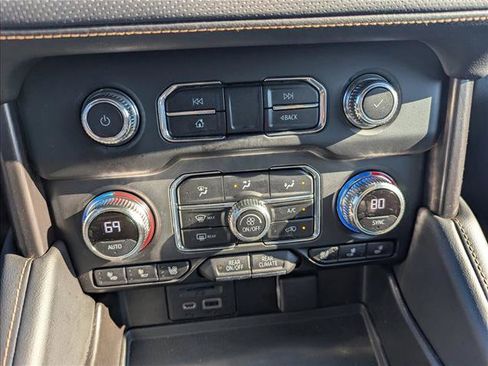 Used 2021 GMC Yukon XL AT4 w/ Technology Package AWD/4WD image 19