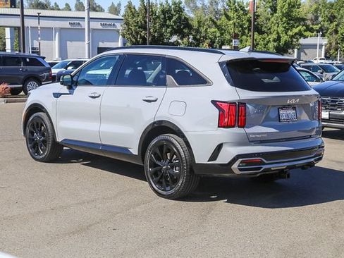 Used 2023 Kia Sorento SX AWD/4WD image 2