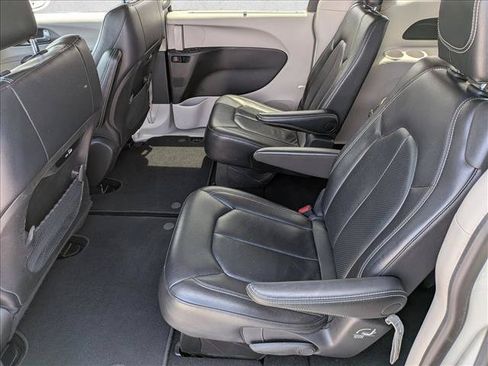 Used 2022 Chrysler Pacifica Touring-L FWD image 20